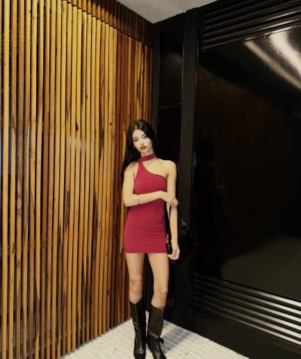 Vestido micro asimetrico con bufanda