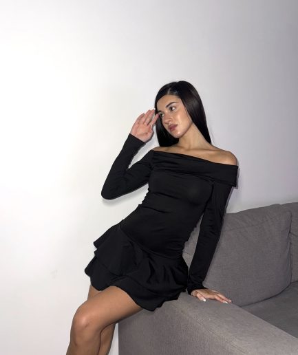 Vestido micro cuello bote falda volado
