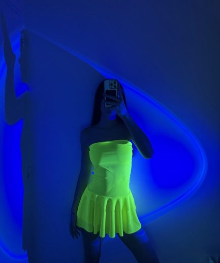 Vestido fluor strapless falda volado