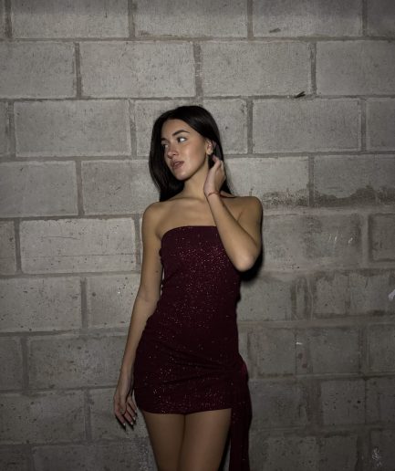 Vestido crepe glitter strapless para atar