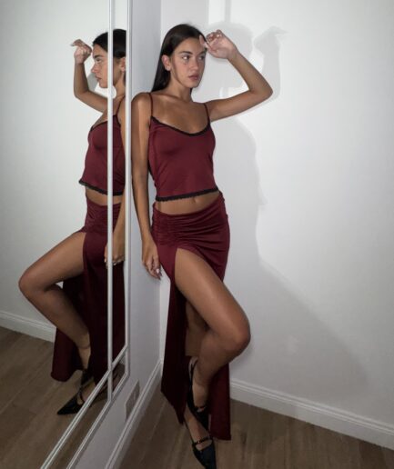 Top micro cavado bretel fino puntilla