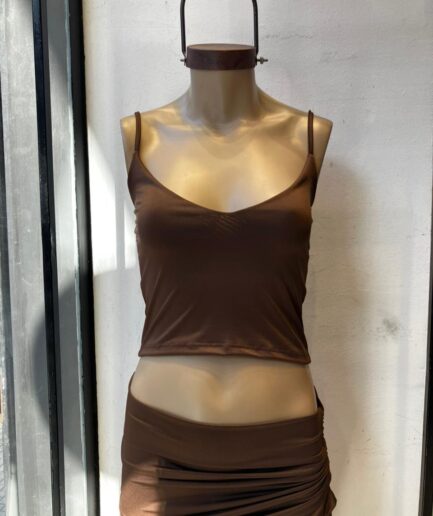 Top micro cavado bretel fino