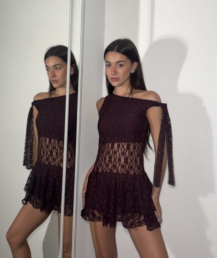 Vestido encaje nudo hombro volado