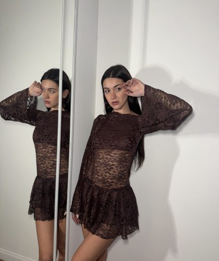 Vestido encaje asim volado m/larga